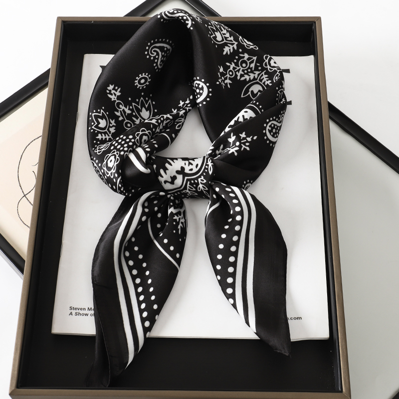 Luxury Brand Silk Square Paisl - огляд і ціна Women Accessories Brands